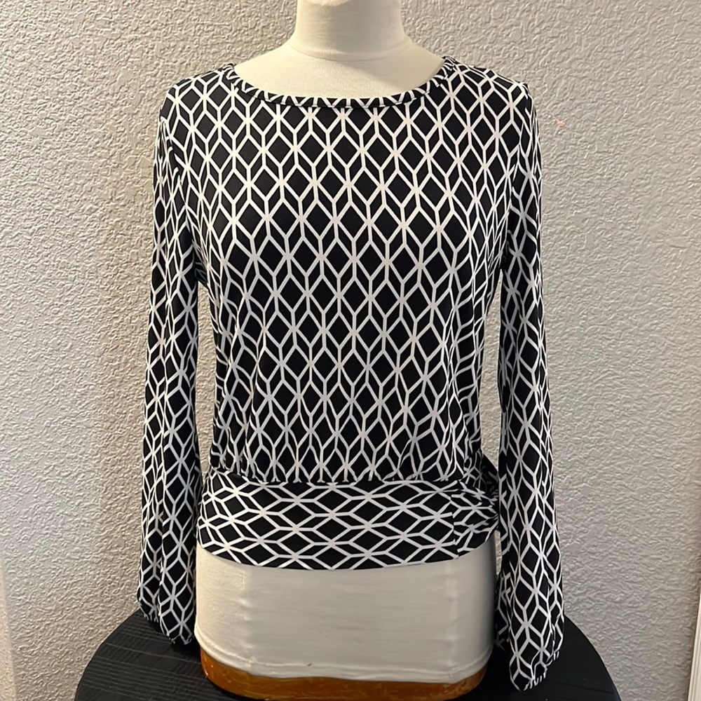 by & by Black and White Geometric Top